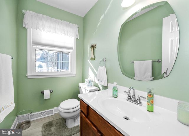 703 SWEETLEAF DR, Wilmington, DE 19808