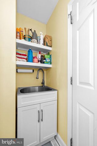 703 SWEETLEAF DR, Wilmington, DE 19808