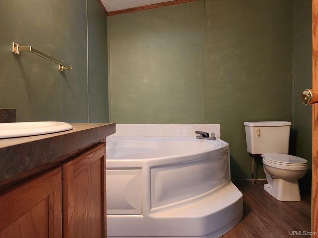 1620 Willow Creek Road, Escanaba, MI 49829