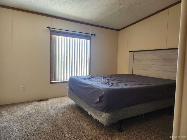 1620 Willow Creek Road, Escanaba, MI 49829