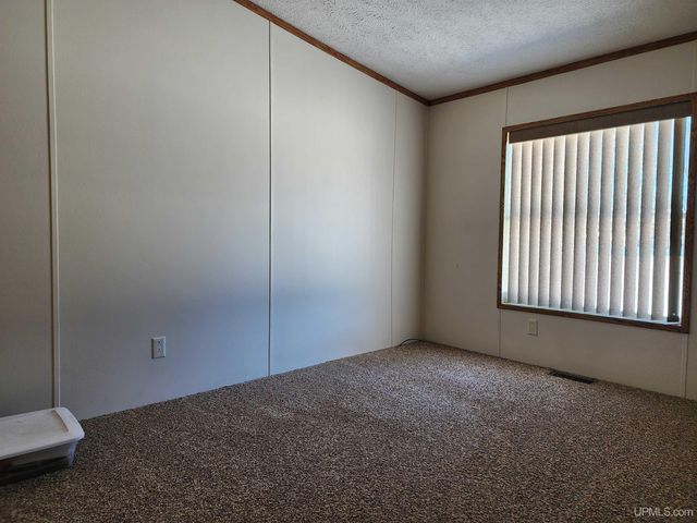 1620 Willow Creek Road, Escanaba, MI 49829