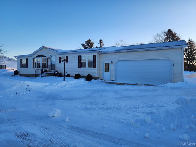 1620 Willow Creek Road, Escanaba, MI 49829