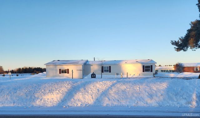 1620 Willow Creek Road, Escanaba, MI 49829