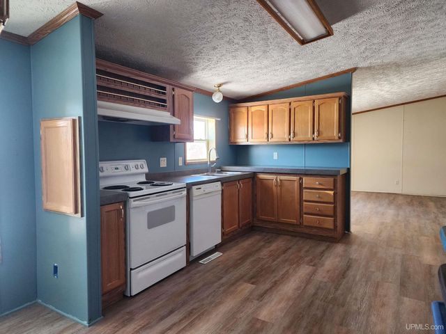 1620 Willow Creek Road, Escanaba, MI 49829