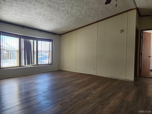 1620 Willow Creek Road, Escanaba, MI 49829