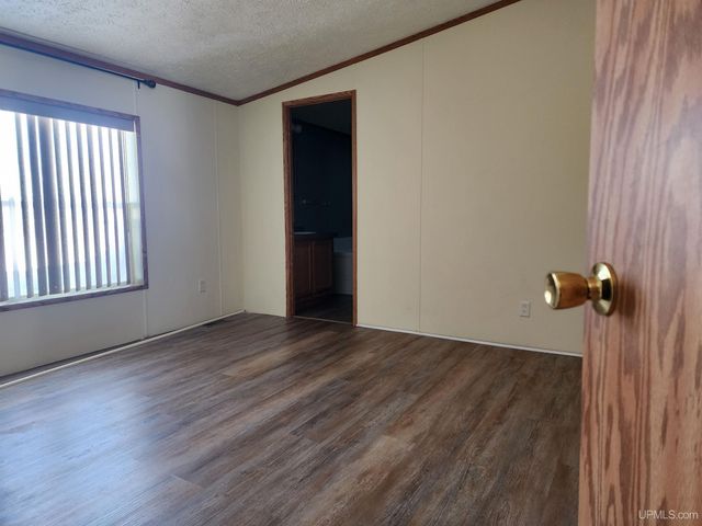 1620 Willow Creek Road, Escanaba, MI 49829