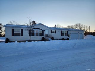 1620 Willow Creek Road, Escanaba, MI 49829
