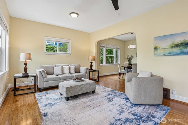 8609 55th Avenue S, Seattle, WA 98118