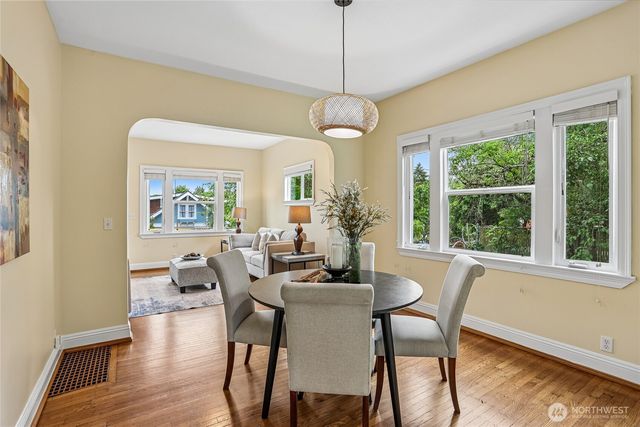 8609 55th Avenue S, Seattle, WA 98118