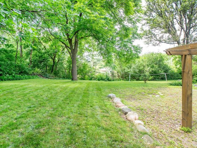 1603 Dodd Rd, Mendota Heights, MN 55118