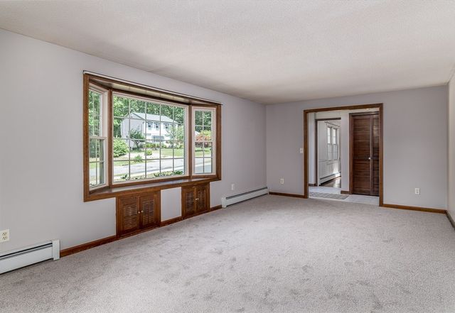 184 Cambridge Cir, Longmeadow, MA 01106