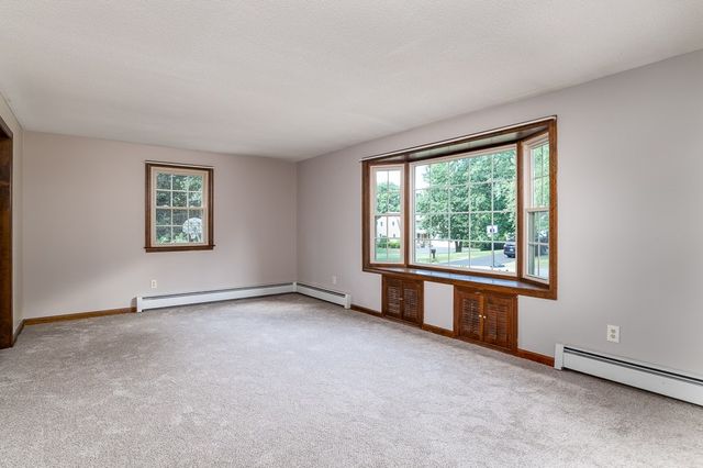 184 Cambridge Cir, Longmeadow, MA 01106