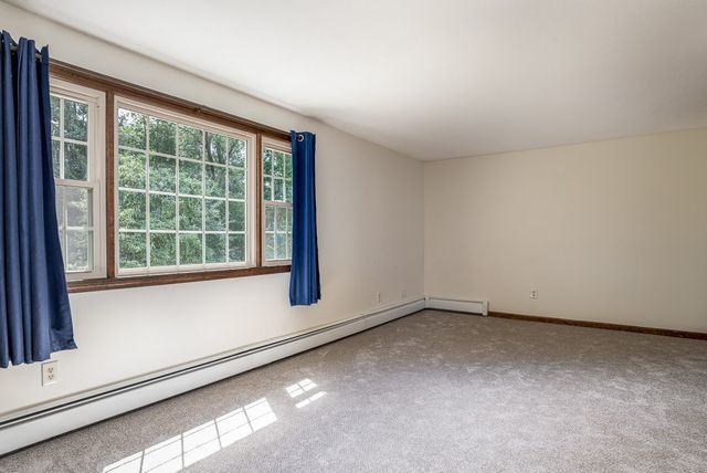 184 Cambridge Cir, Longmeadow, MA 01106