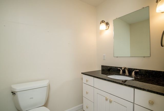 184 Cambridge Cir, Longmeadow, MA 01106