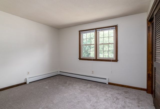 184 Cambridge Cir, Longmeadow, MA 01106