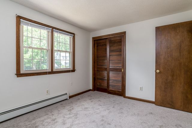 184 Cambridge Cir, Longmeadow, MA 01106