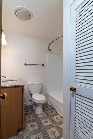 184 Cambridge Cir, Longmeadow, MA 01106