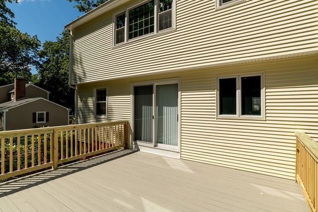 184 Cambridge Cir, Longmeadow, MA 01106