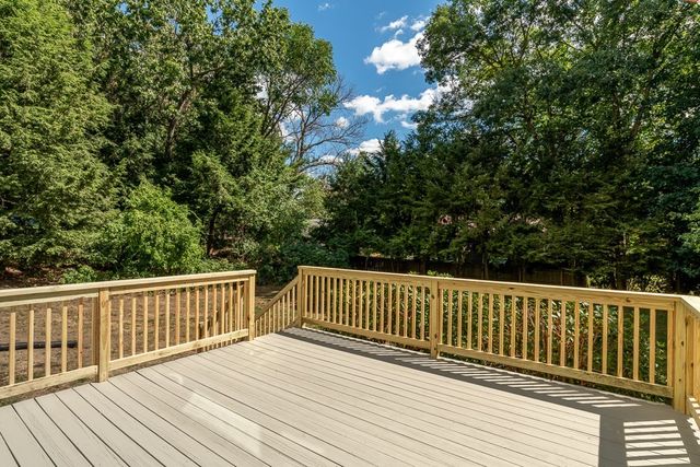 184 Cambridge Cir, Longmeadow, MA 01106