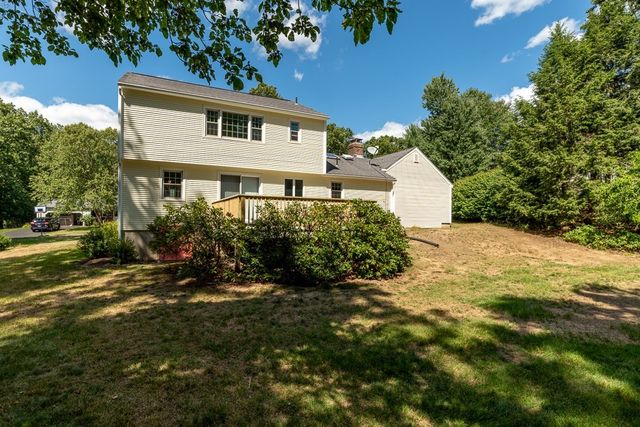 184 Cambridge Cir, Longmeadow, MA 01106