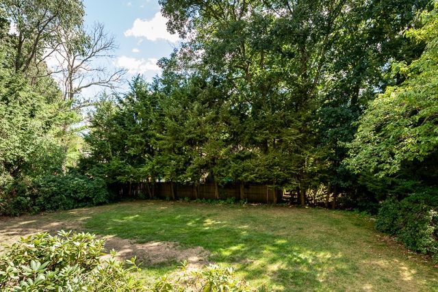 184 Cambridge Cir, Longmeadow, MA 01106