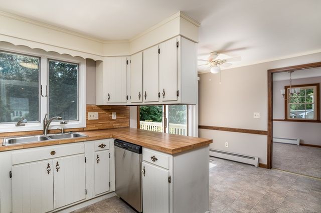 184 Cambridge Cir, Longmeadow, MA 01106