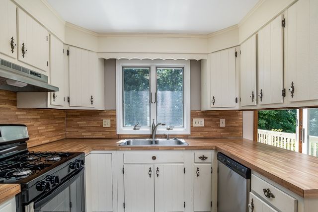 184 Cambridge Cir, Longmeadow, MA 01106