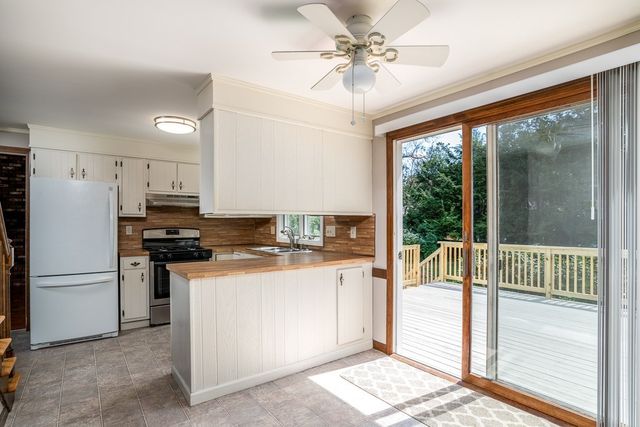 184 Cambridge Cir, Longmeadow, MA 01106