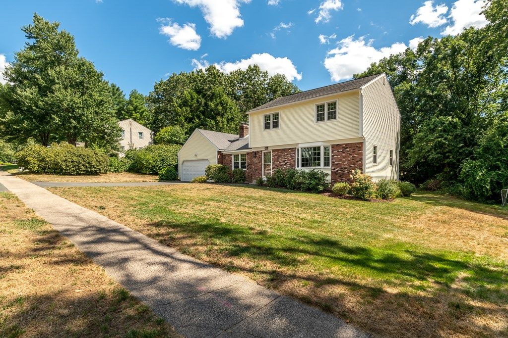 184 Cambridge Cir, Longmeadow, MA 01106