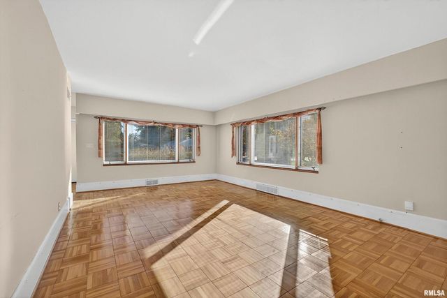 1228 COFFELT Avenue, Bettendorf, IA 52722