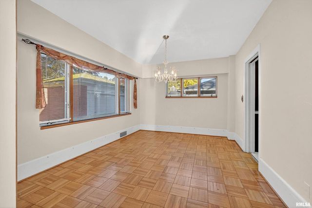 1228 COFFELT Avenue, Bettendorf, IA 52722