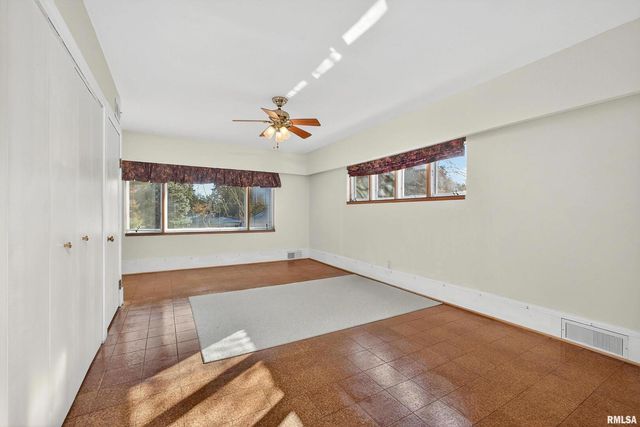 1228 COFFELT Avenue, Bettendorf, IA 52722