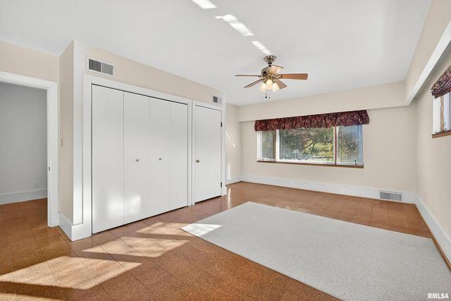 1228 COFFELT Avenue, Bettendorf, IA 52722