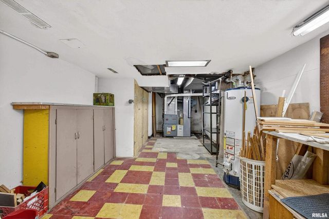 1228 COFFELT Avenue, Bettendorf, IA 52722