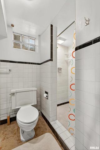 1228 COFFELT Avenue, Bettendorf, IA 52722