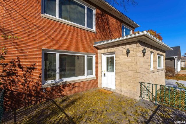 1228 COFFELT Avenue, Bettendorf, IA 52722