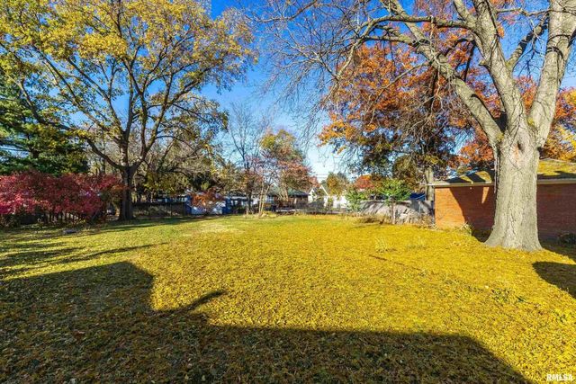 1228 COFFELT Avenue, Bettendorf, IA 52722