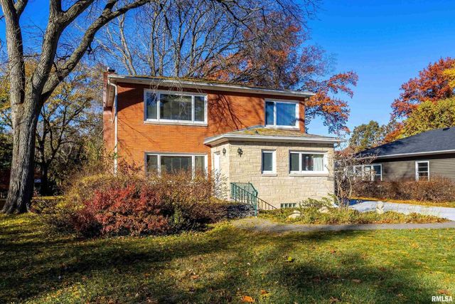 1228 COFFELT Avenue, Bettendorf, IA 52722