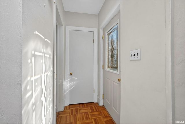 1228 COFFELT Avenue, Bettendorf, IA 52722