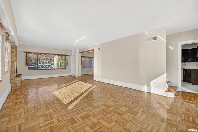 1228 COFFELT Avenue, Bettendorf, IA 52722