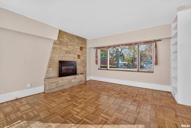 1228 COFFELT Avenue, Bettendorf, IA 52722