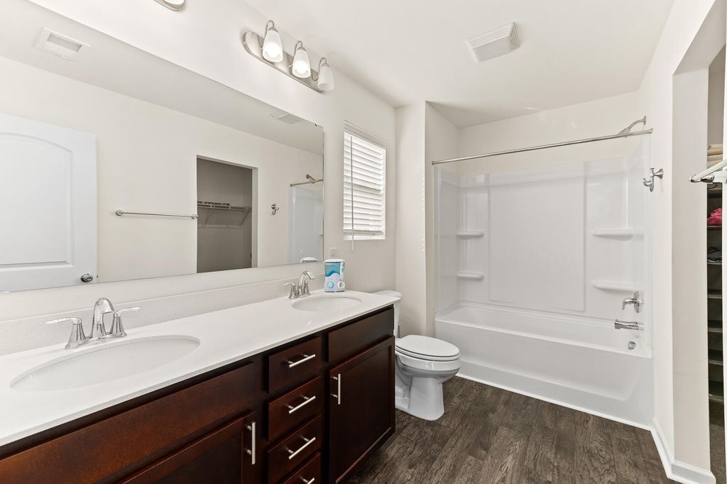 Image 16 of property listing at 518 Killdeer Road, Summerville, SC 29486