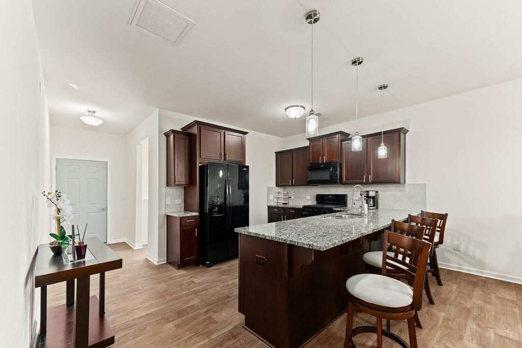 Image 4 of property listing at 518 Killdeer Road, Summerville, SC 29486