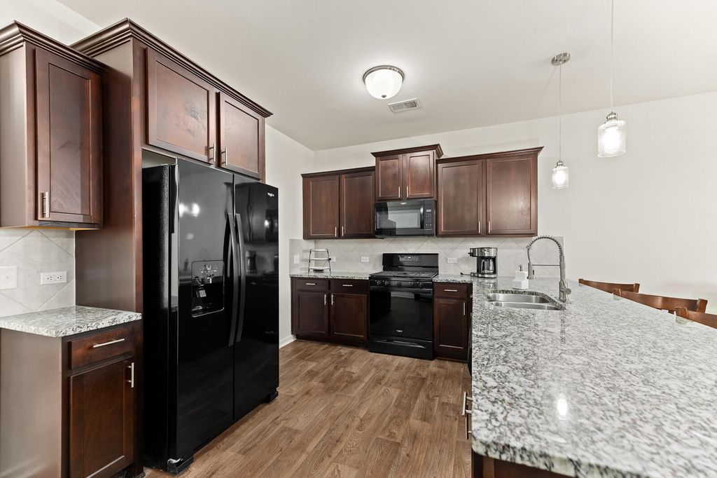 Image 5 of property listing at 518 Killdeer Road, Summerville, SC 29486