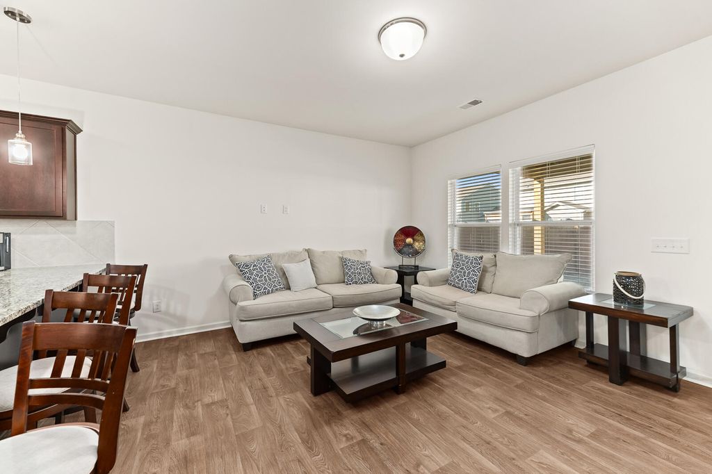 Image 7 of property listing at 518 Killdeer Road, Summerville, SC 29486