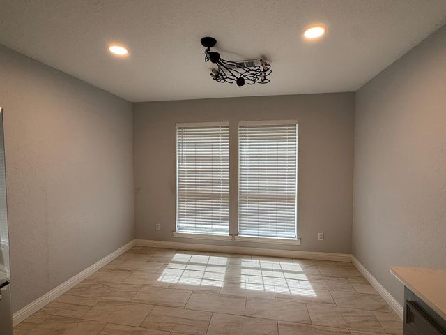 5525 Main Street, Santa Fe, TX 77510