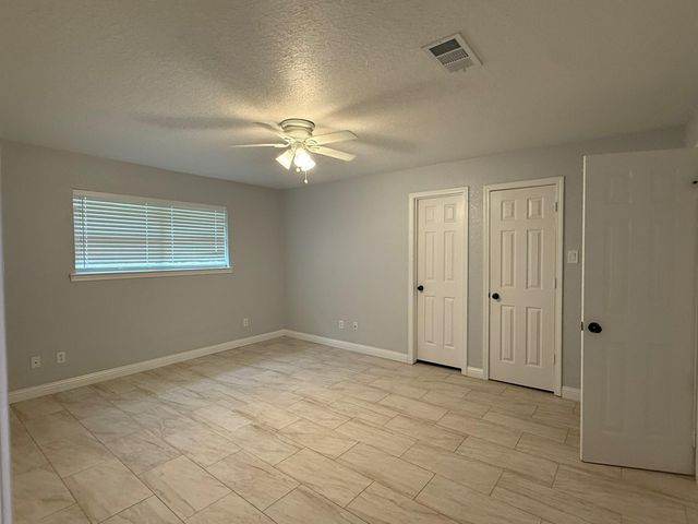 5525 Main Street, Santa Fe, TX 77510