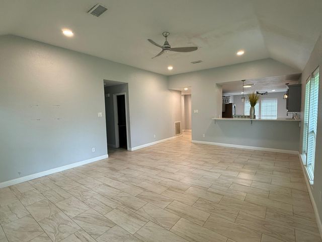 5525 Main Street, Santa Fe, TX 77510