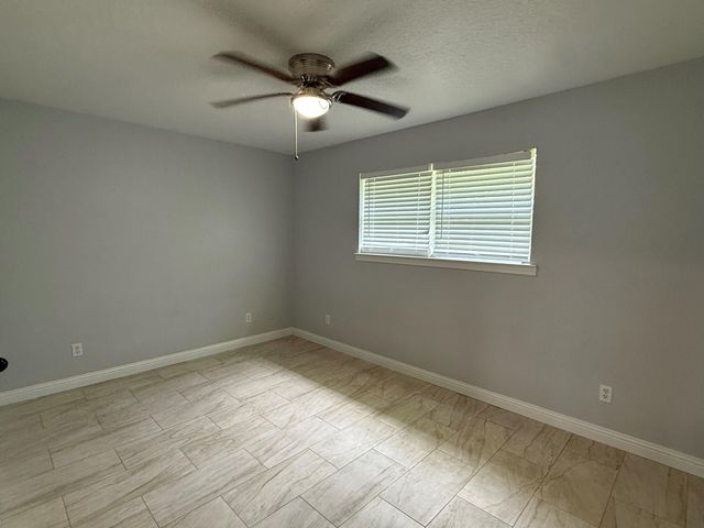 5525 Main Street, Santa Fe, TX 77510