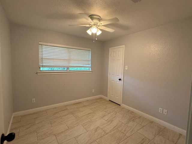 5525 Main Street, Santa Fe, TX 77510